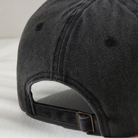 Super cute cat hat😸 - Picture 3 of 4